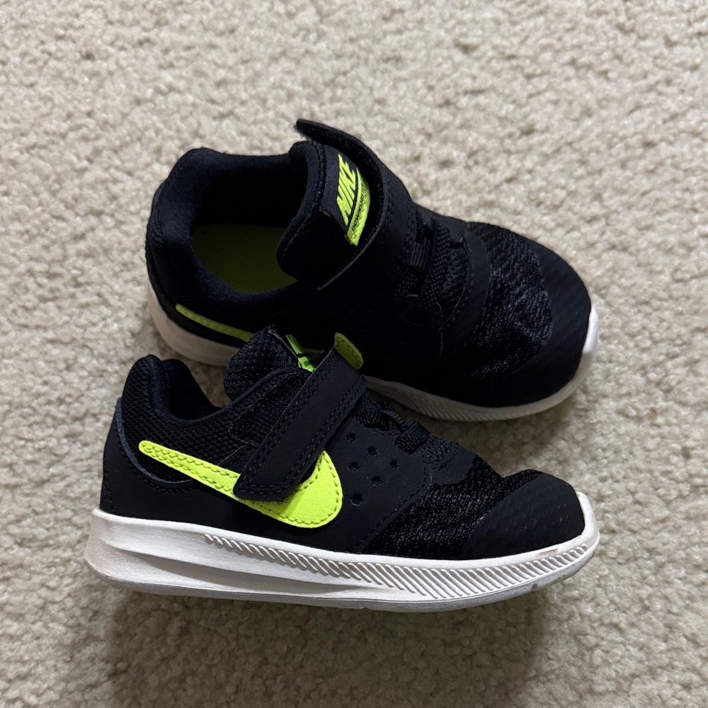 Nike Kids Black and Neon Yellow Sneakers